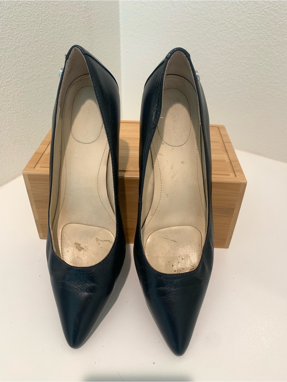 Calvin Klein Navy Leather Pumps – Size 8